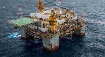 Migranti in pericolo su piattaforma petrolifera: Sea Watch chiede aiuto all’UE